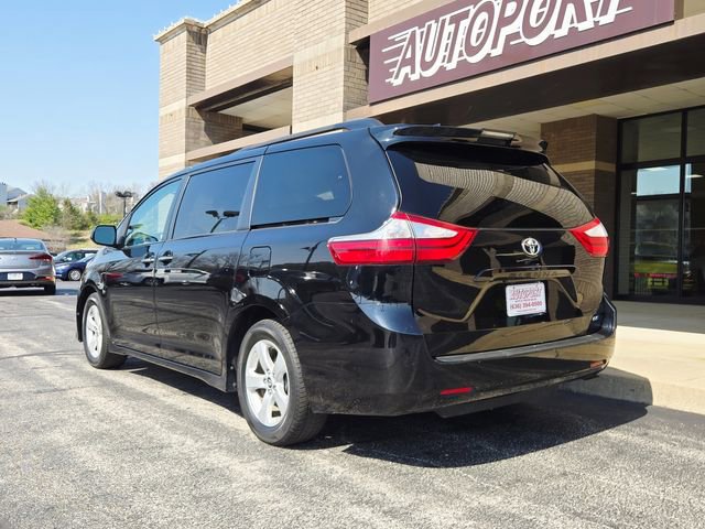 Used 2019 Toyota Sienna LE w/ LE Preferred Package FWD image 8