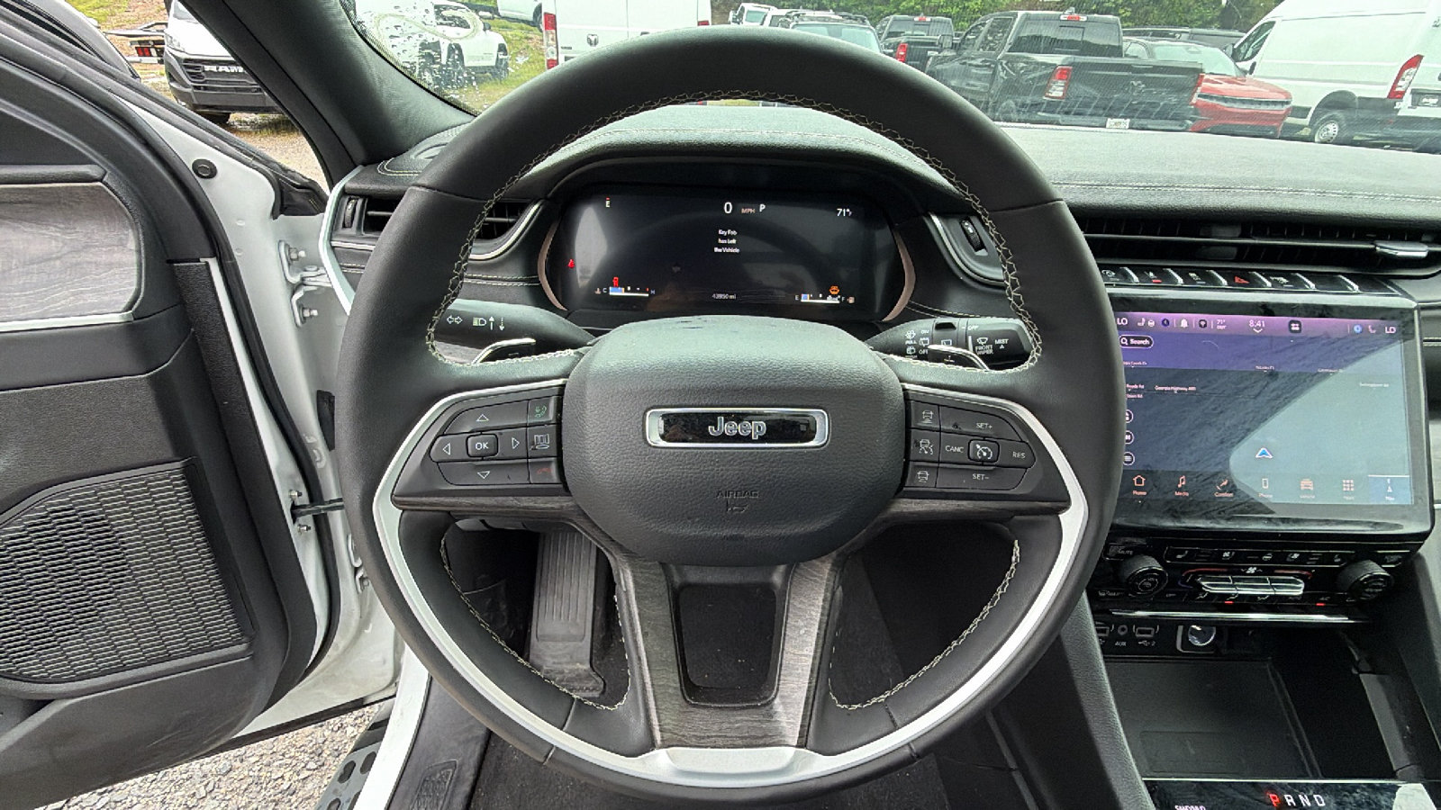 Used 2025 Jeep Grand Cherokee L Limited w/ Luxury Tech Group II AWD/4WD image 29