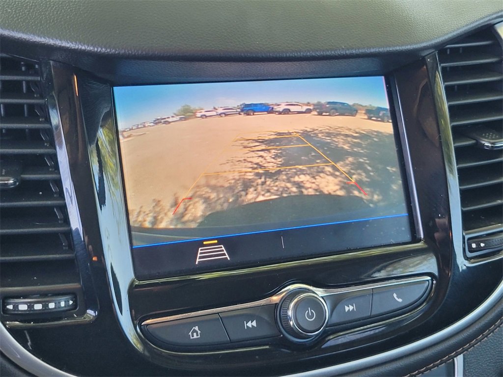 Used 2022 Chevrolet Trax LT w/ Midnight Edition image 21