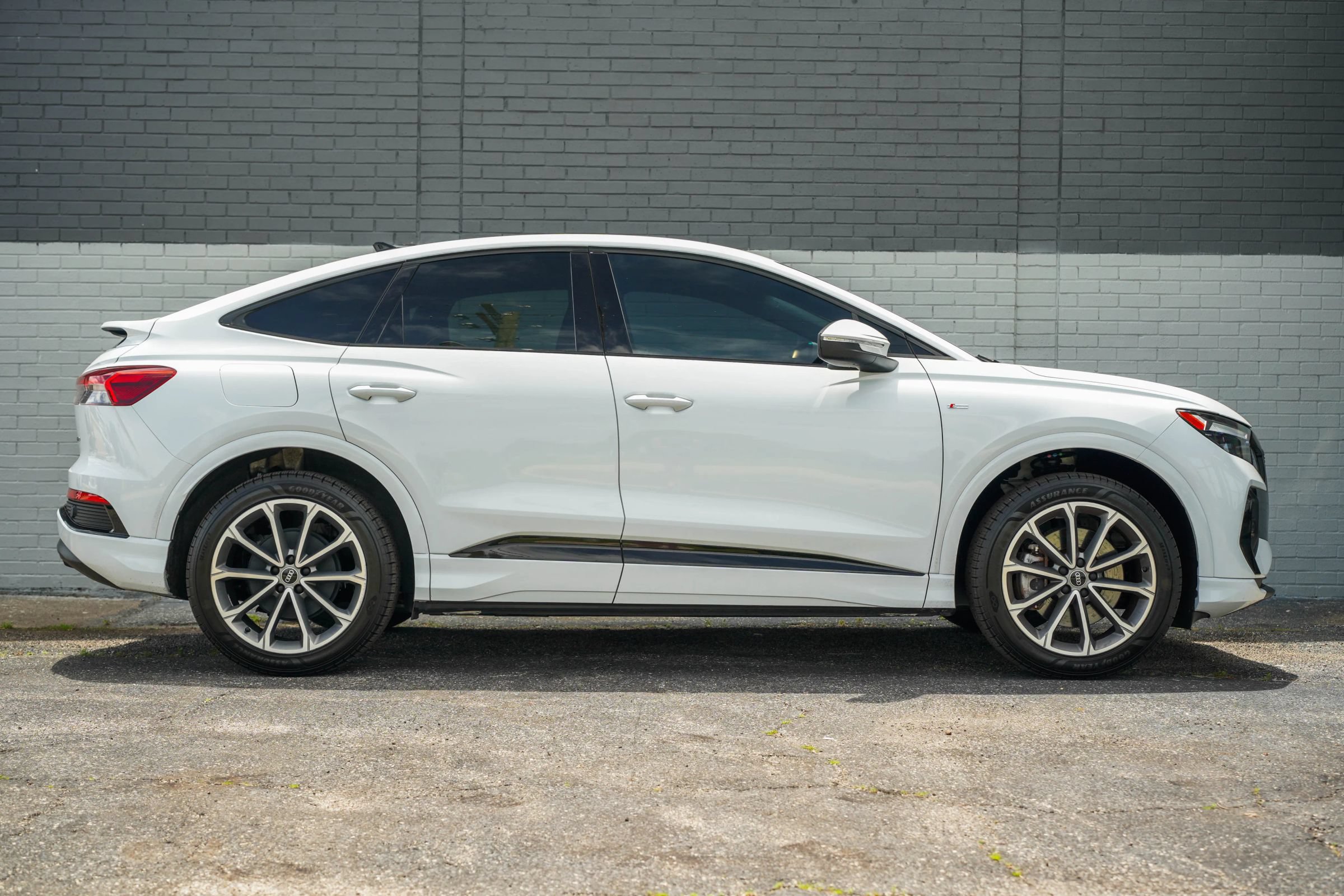 Used 2022 Audi Q4 e-tron Premium Plus AWD/4WD image 4