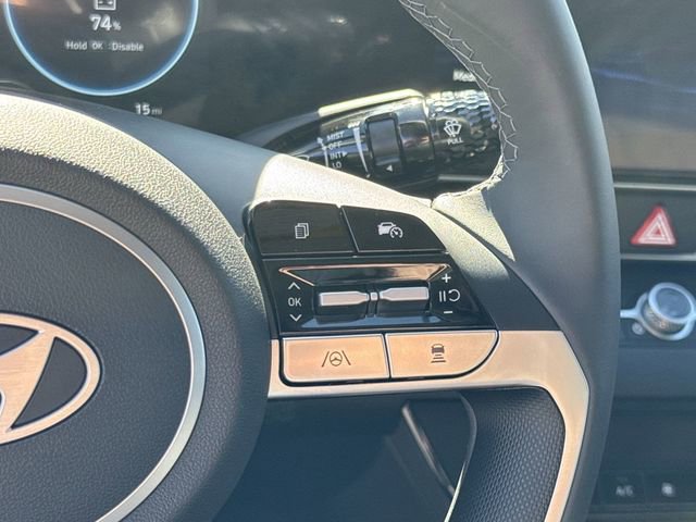 Certified 2025 Hyundai Elantra SEL image 25