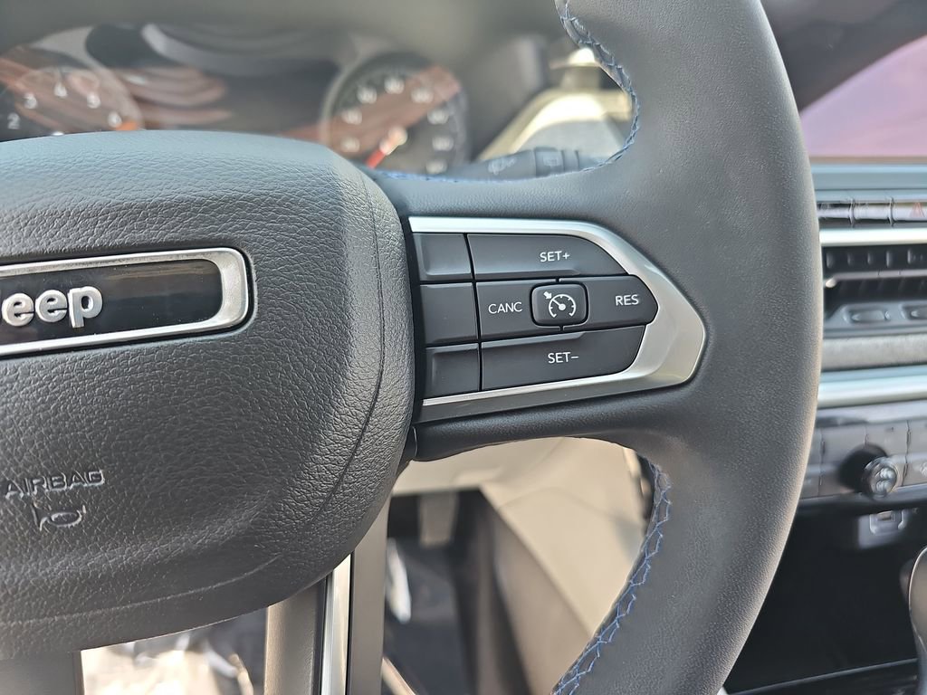 Certified 2022 Jeep Compass Latitude w/ Sun and Sound Group AWD/4WD image 17