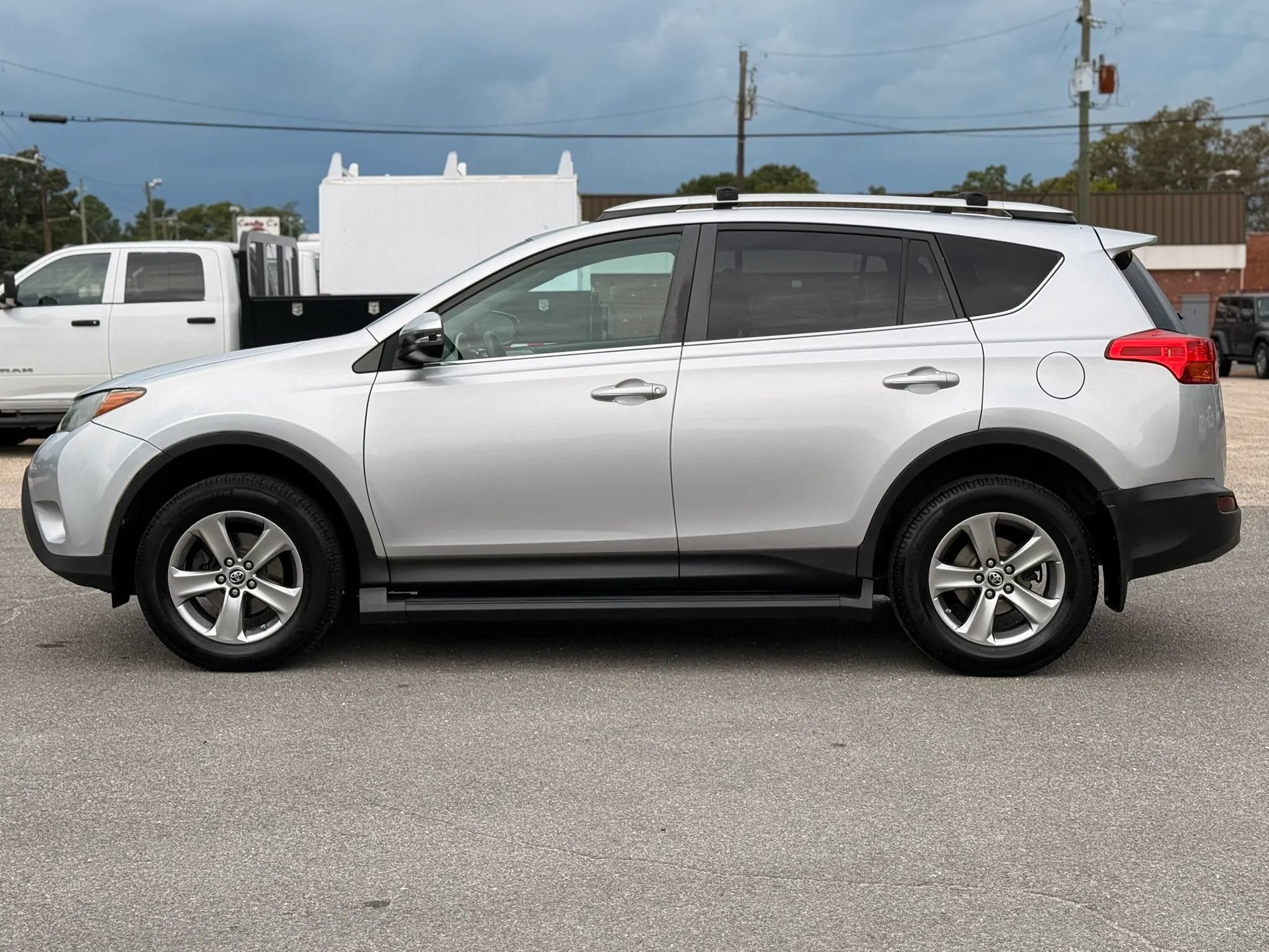 Used 2015 Toyota RAV4 XLE AWD/4WD image 6