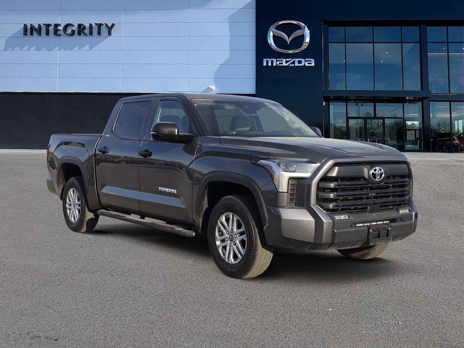 Used 2023 Toyota Tundra SR5 w/ SR5 Convenience Package AWD/4WD image 2