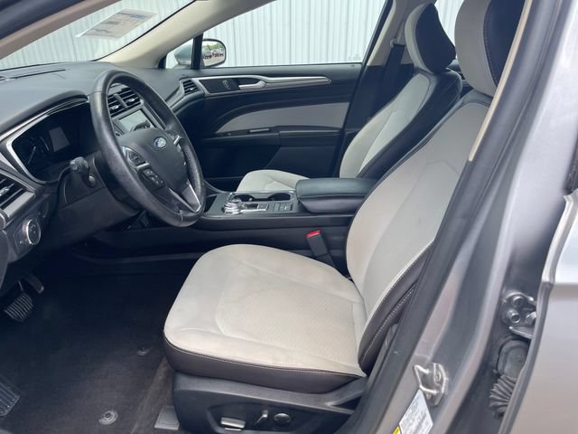 Used 2020 Ford Fusion SE w/ Equipment Group 151A FWD image 9