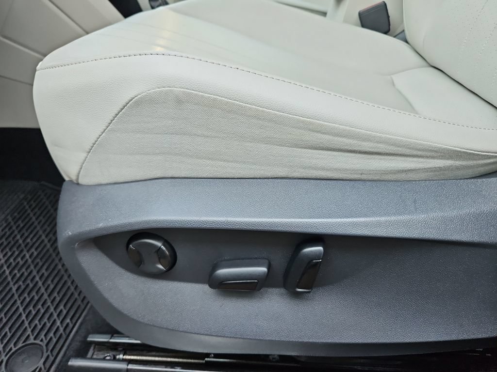 Used 2022 Volkswagen Tiguan SE R-Line FWD image 24