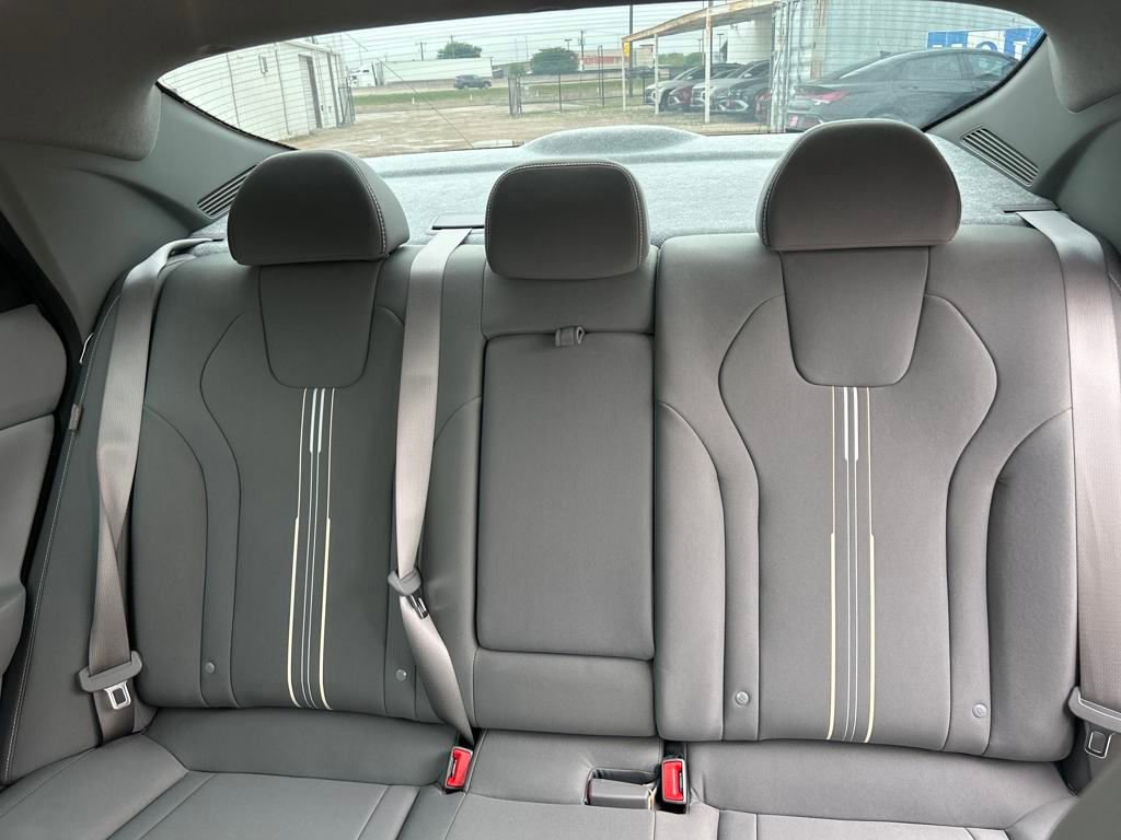 Used 2025 Hyundai Elantra SEL image 18