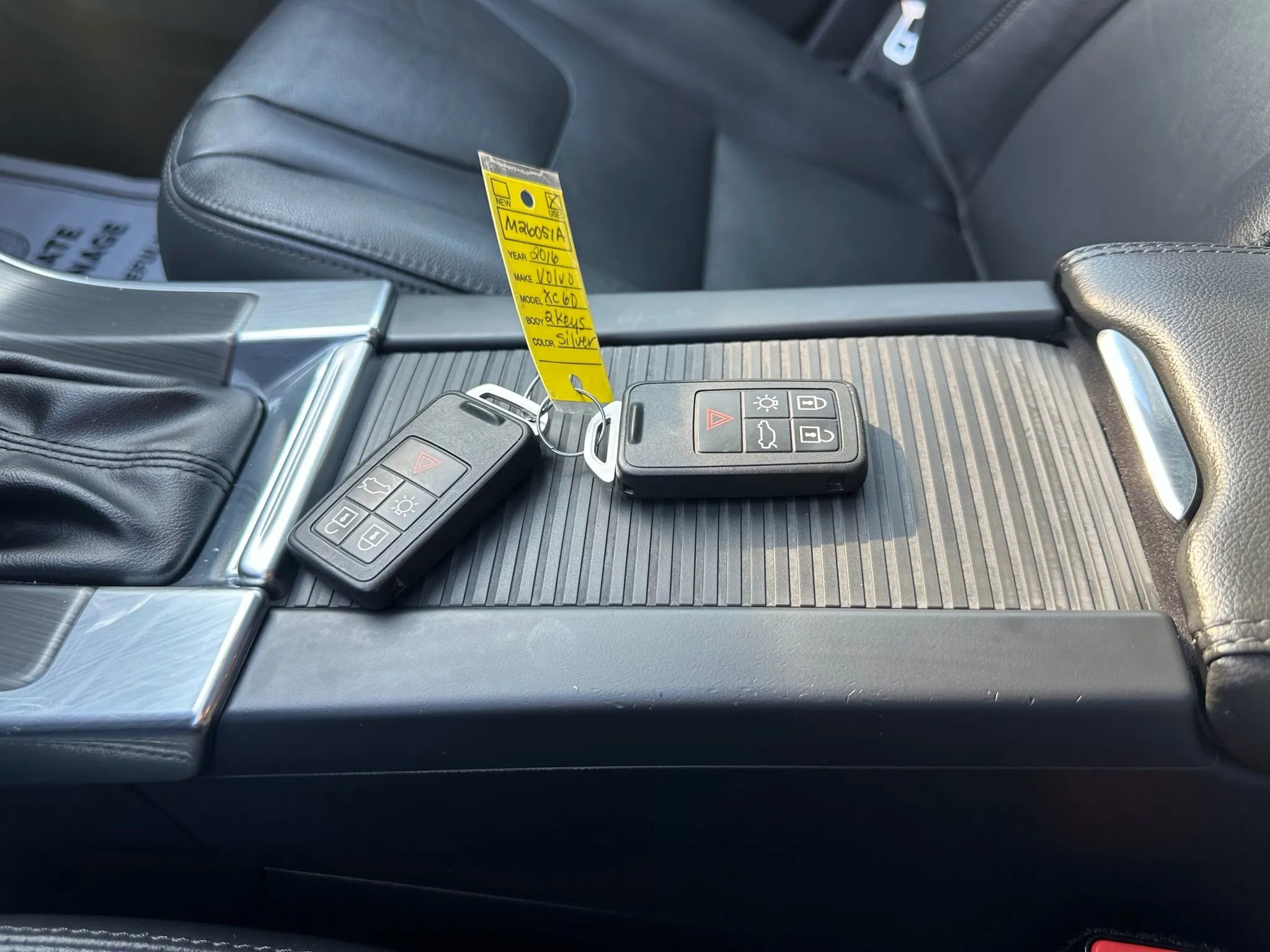 Used 2016 Volvo XC60 T6 w/ Proximity Package image 39