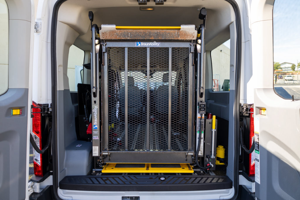Used 2018 Ford Transit 150 XL RWD image 19