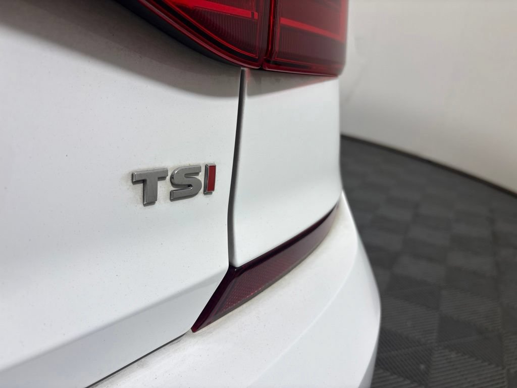 Used 2018 Volkswagen Passat 2.0T SE FWD image 11