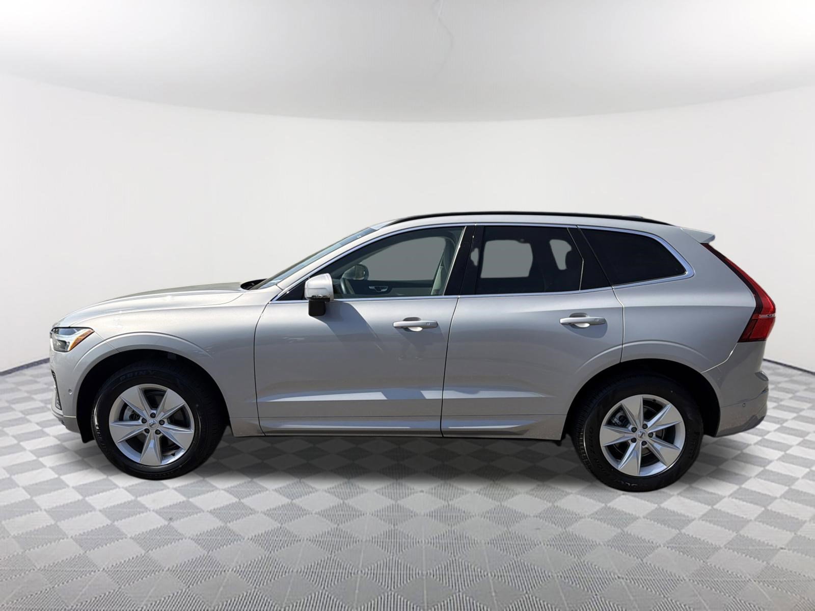 Used 2022 Volvo XC60 B5 Momentum image 9