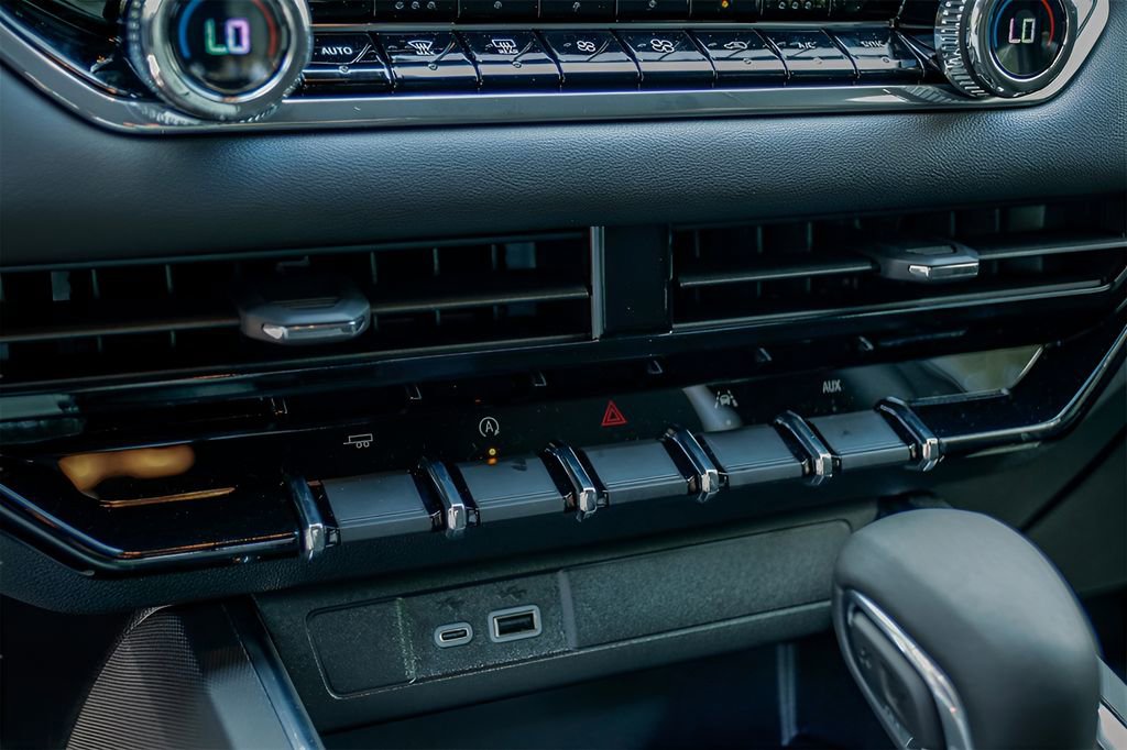 Used 2024 GMC Canyon Elevation w/ Convenience Package image 14