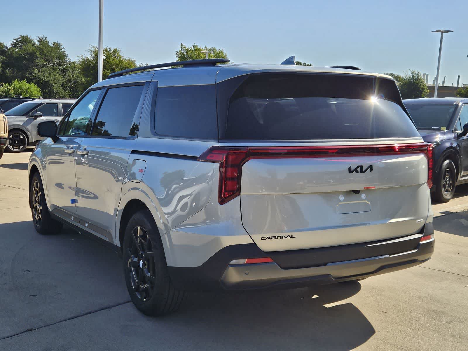 New 2026 Kia Carnival SX w/ SX Dark Edition Package FWD image 6