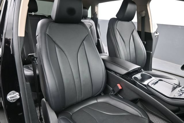 Used 2023 Lincoln Nautilus Reserve AWD/4WD image 23
