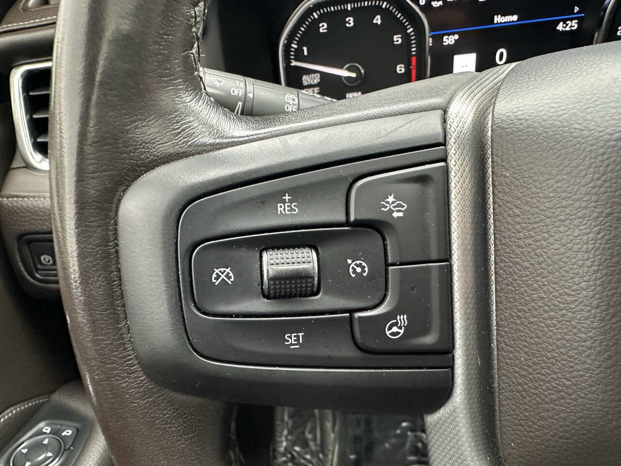Used 2021 GMC Yukon Denali w/ Denali Premium Package image 23