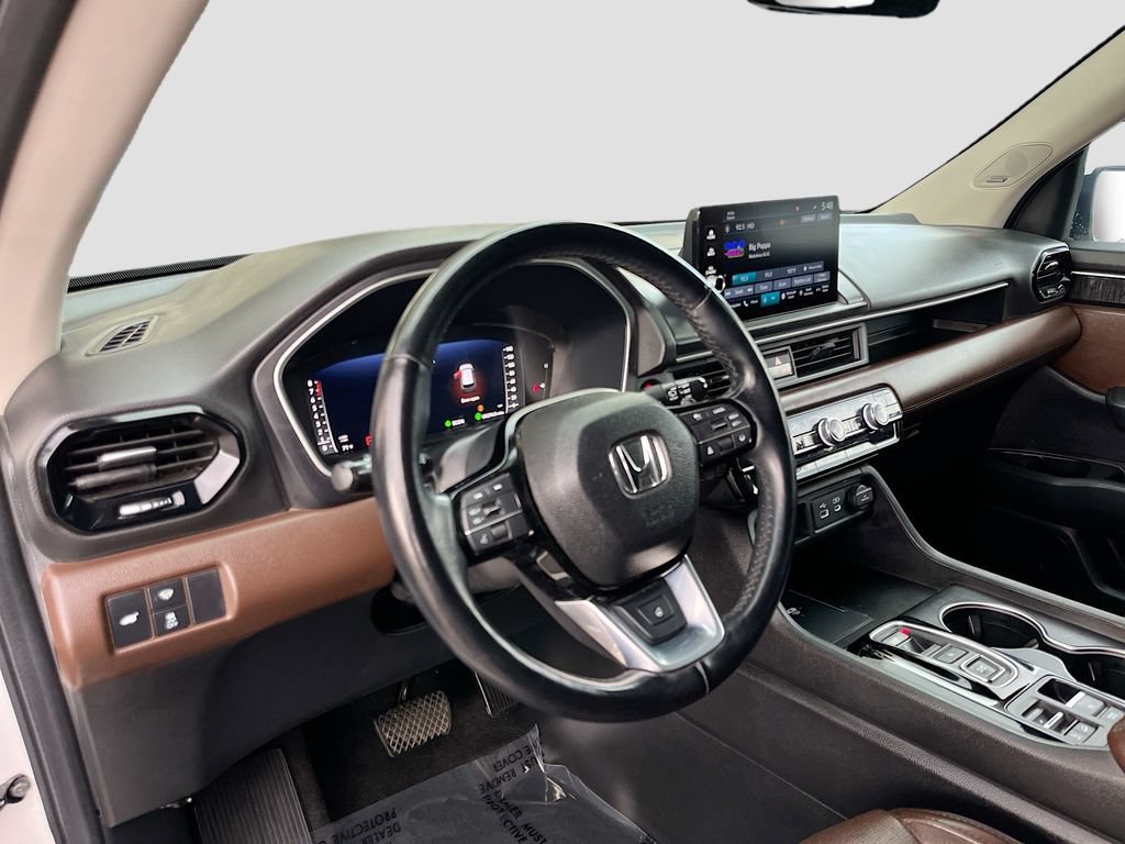 Used 2025 Honda Pilot Elite image 9