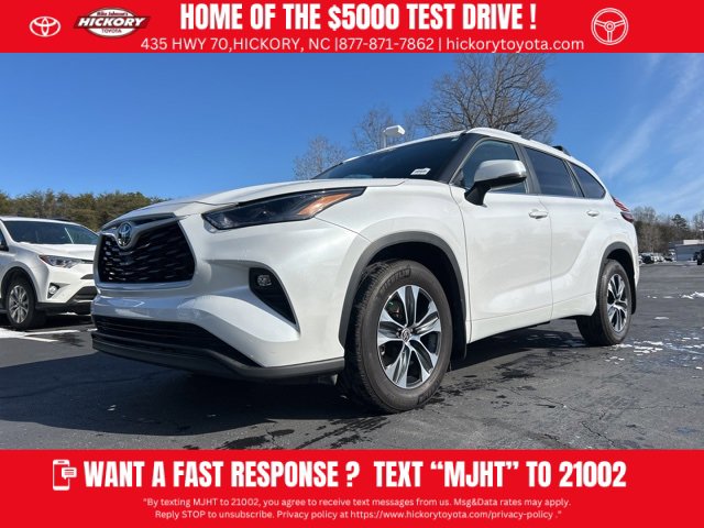 Used 2025 Toyota Highlander XLE image 1