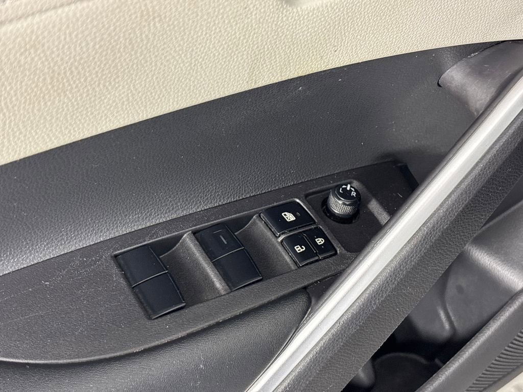 Certified 2024 Toyota Corolla Cross L image 9