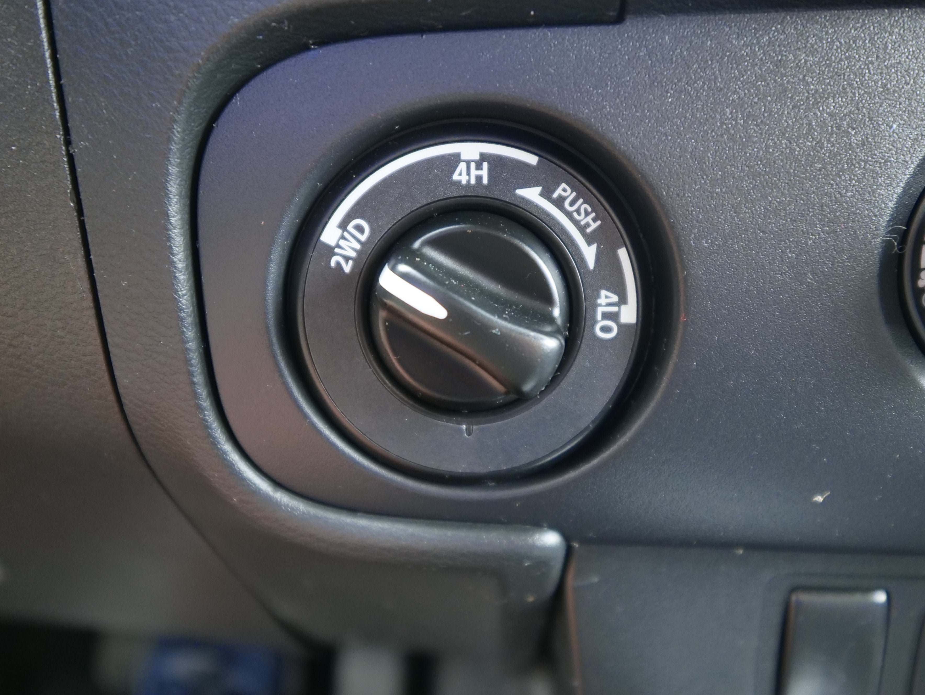 Used 2025 Nissan Frontier SV AWD/4WD image 27