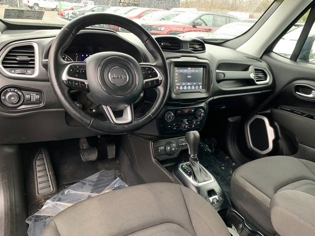 Used 2020 Jeep Renegade Latitude w/ Cold Weather Group image 18