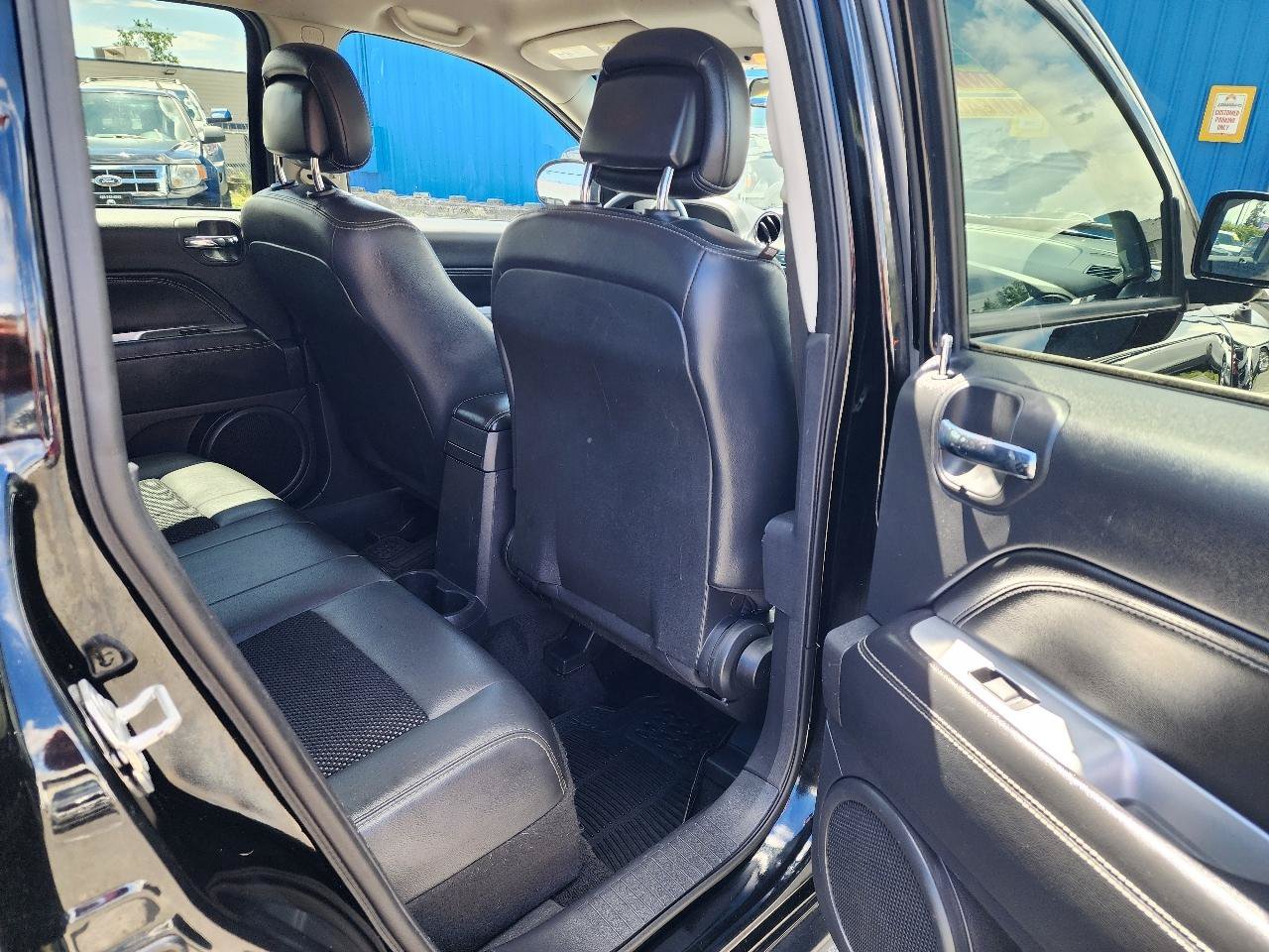 Used 2015 Jeep Compass Latitude FWD image 25