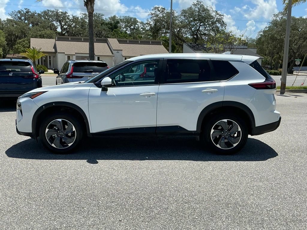 Used 2024 Nissan Rogue SV FWD image 3