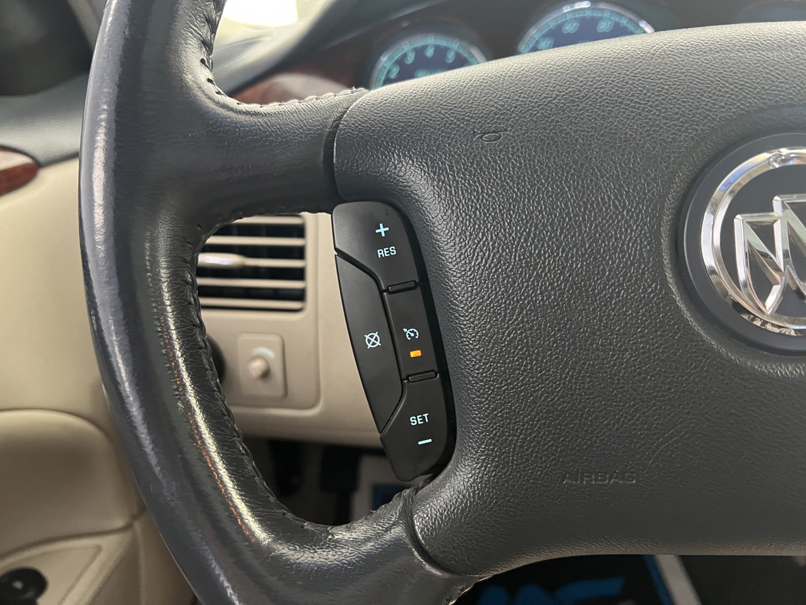 Used 2006 Buick Lucerne CXS w/ Driver Confidence Package FWD image 24