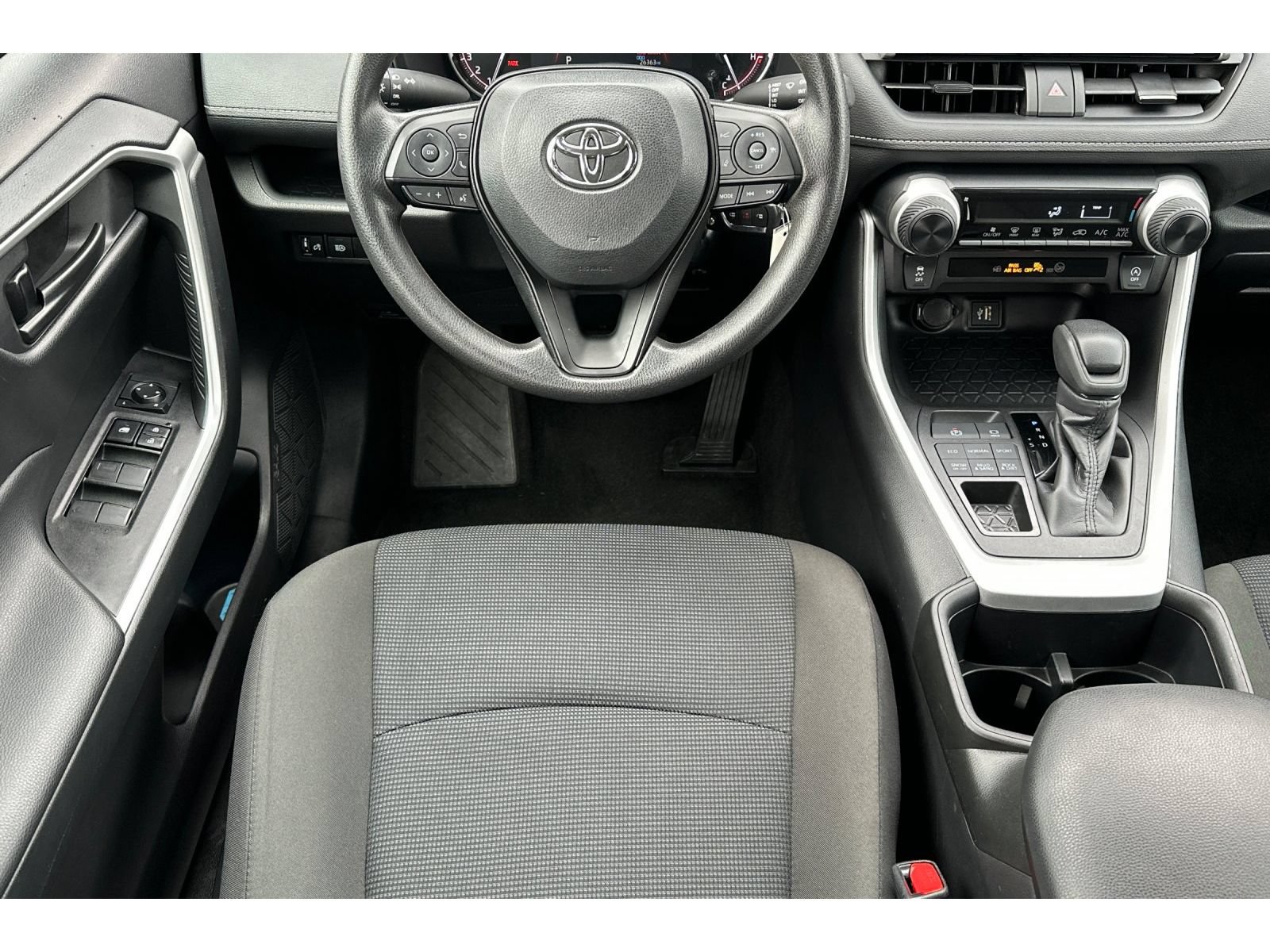 Used 2025 Toyota RAV4 LE AWD/4WD image 16
