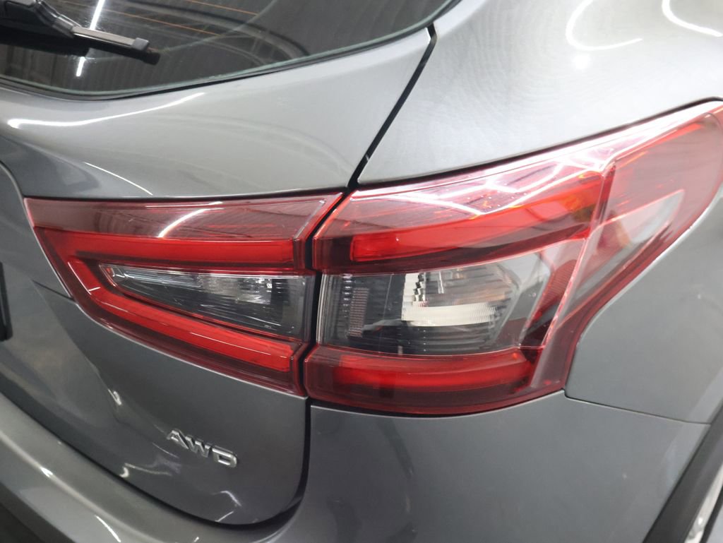 Used 2022 Nissan Rogue Sport S image 29