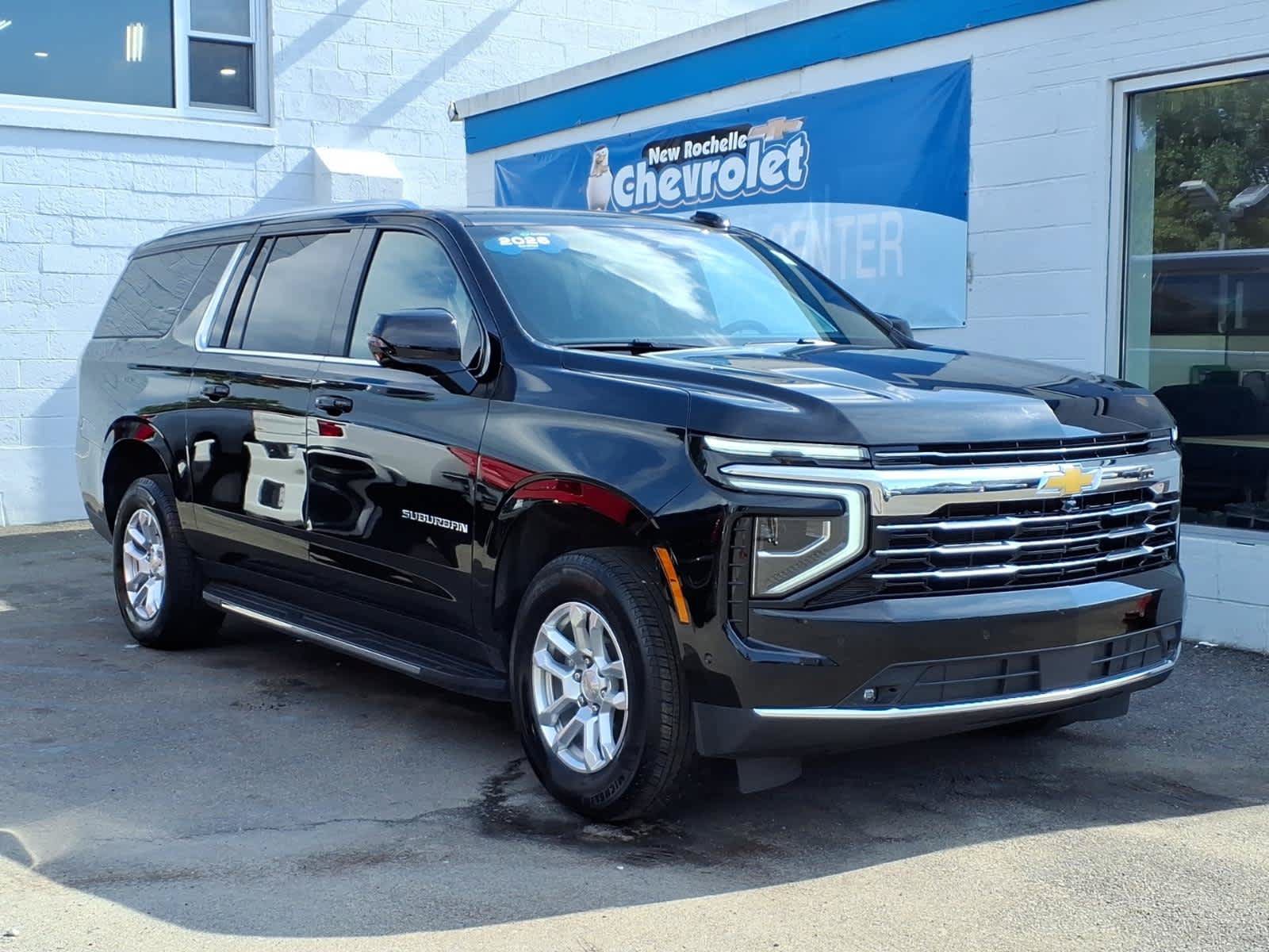 Used 2026 Chevrolet Suburban LT w/ Comfort Package AWD/4WD image 1
