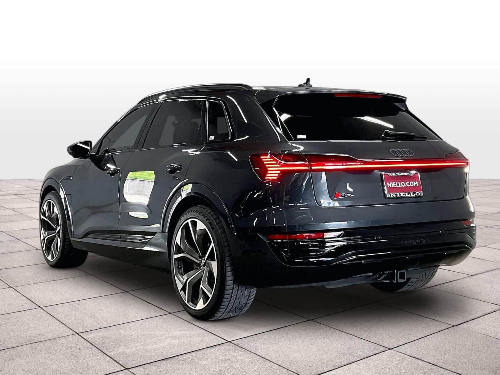 Used 2024 Audi Q8 e-tron Premium Plus w/ Premium Plus Package AWD/4WD image 12
