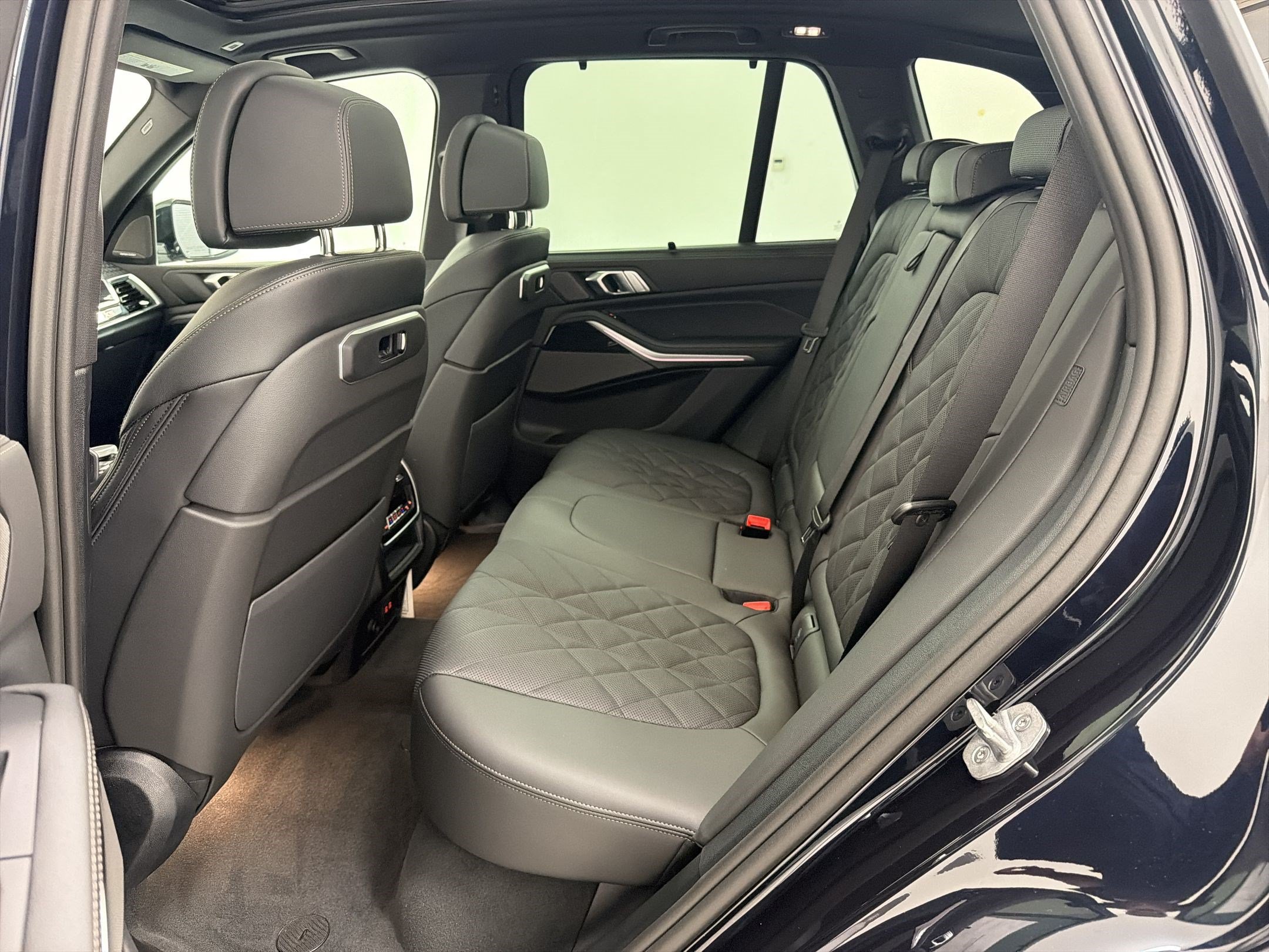 New 2026 BMW X5 xDrive40i w/ M Sport Package AWD/4WD image 13