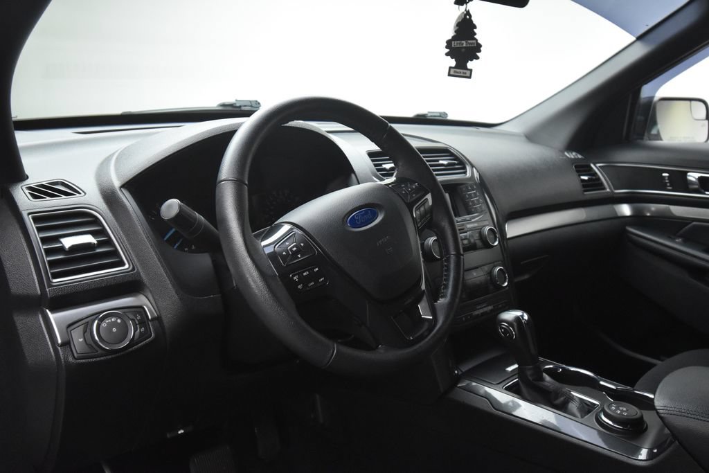 Used 2019 Ford Explorer XLT AWD/4WD image 9