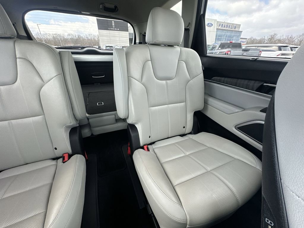 Used 2024 Kia Telluride EX w/ EX Captain's Chair Package FWD image 14
