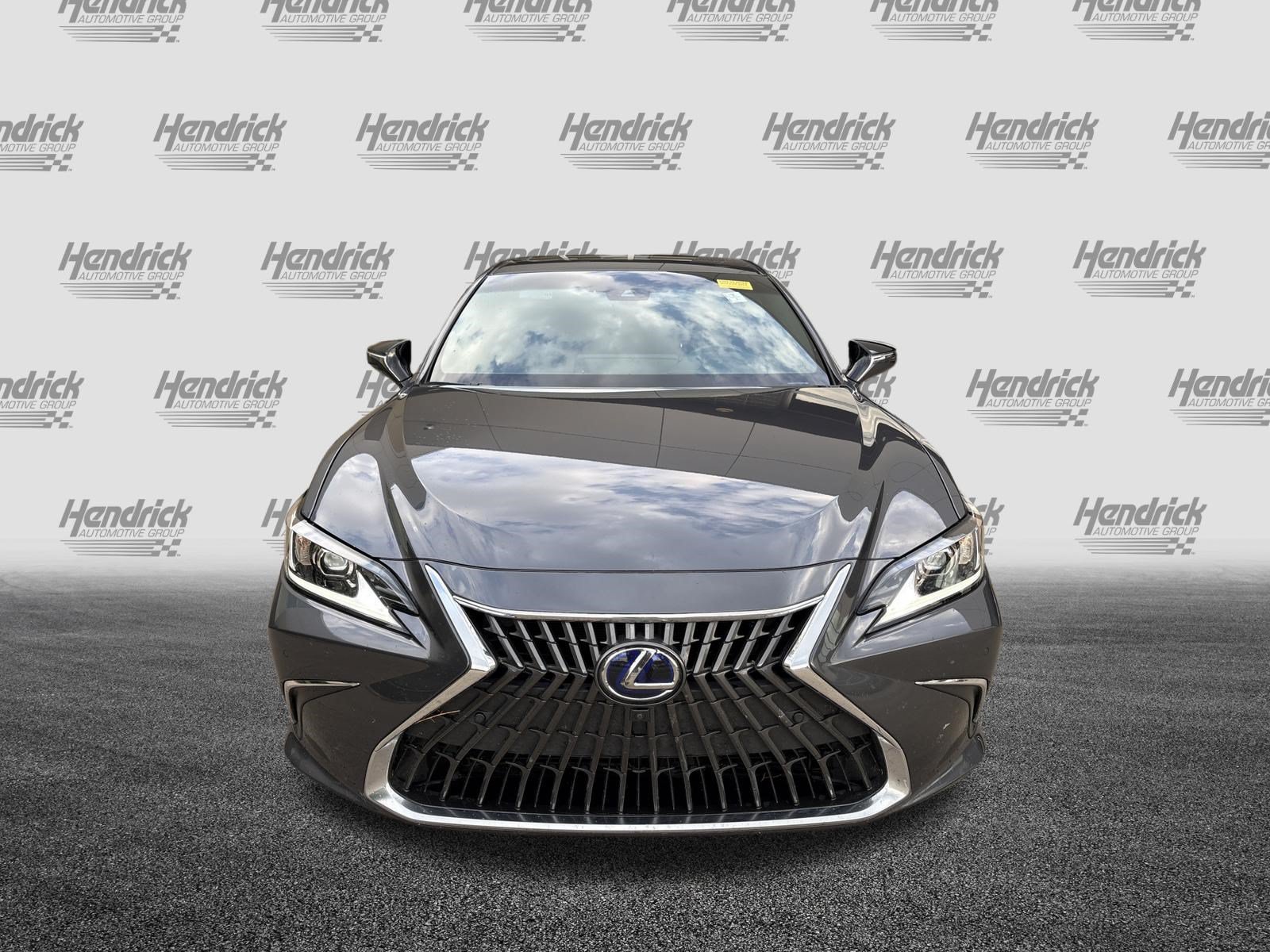 Certified 2022 Lexus ES 300h w/ Accessory Package 2 FWD image 3
