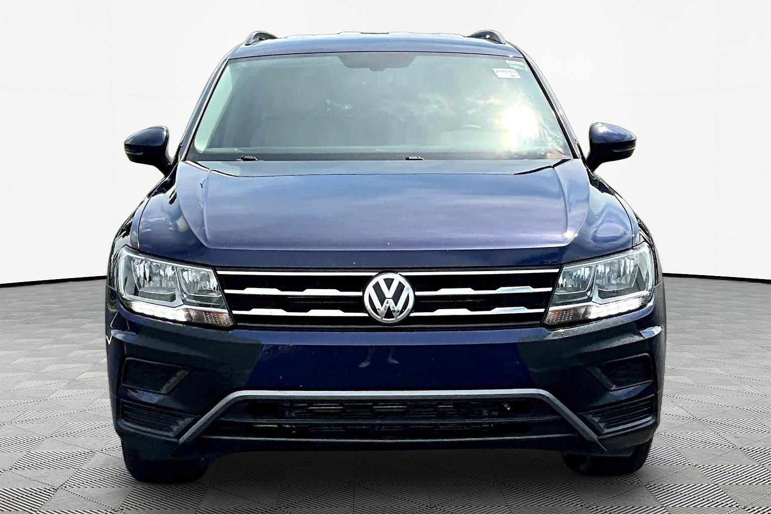 Used 2021 Volkswagen Tiguan SE FWD image 2