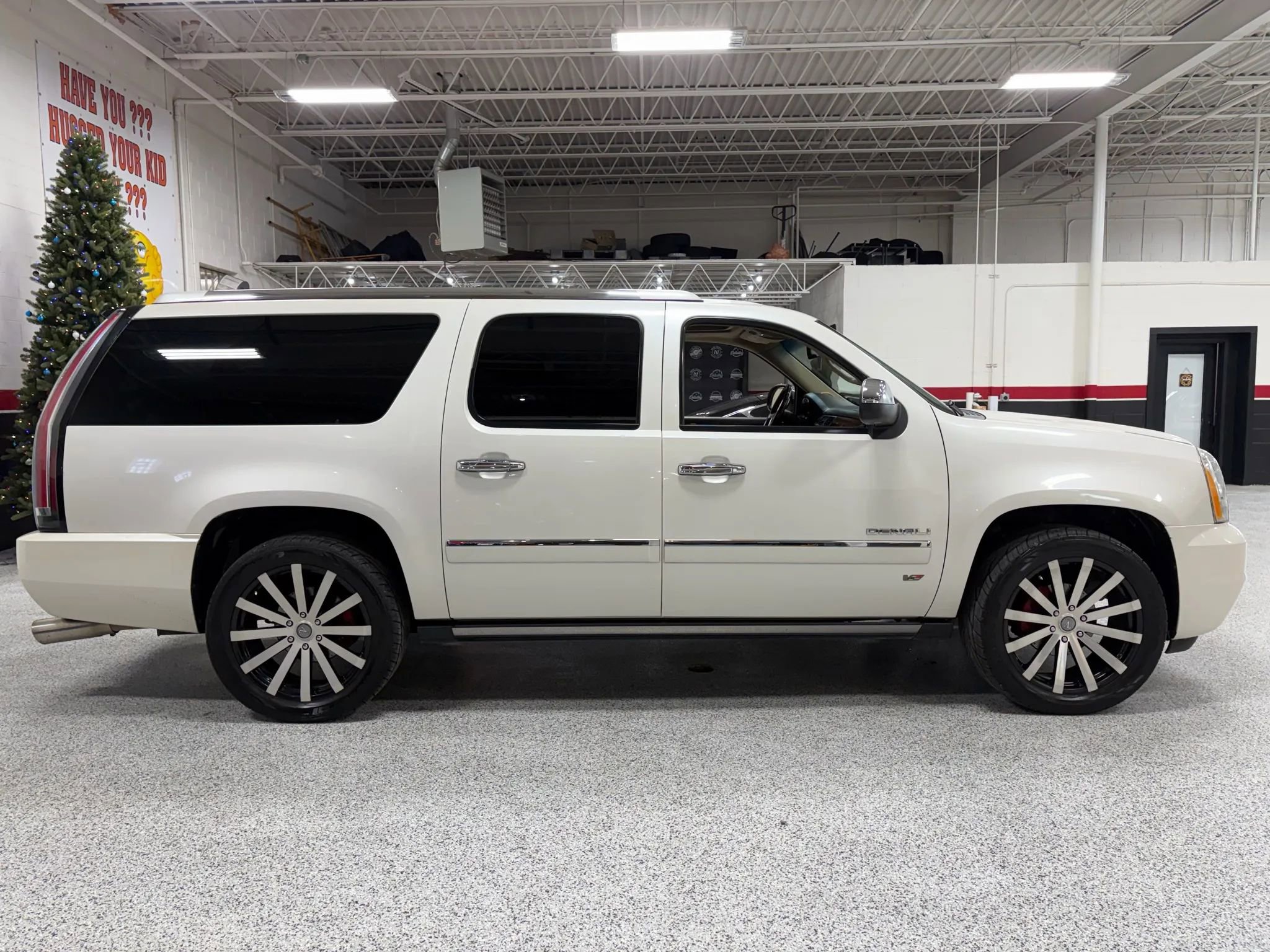 Used 2012 GMC Yukon XL Denali image 11