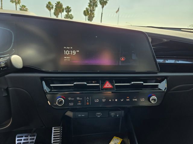 Used 2025 Kia Niro EX Touring image 21