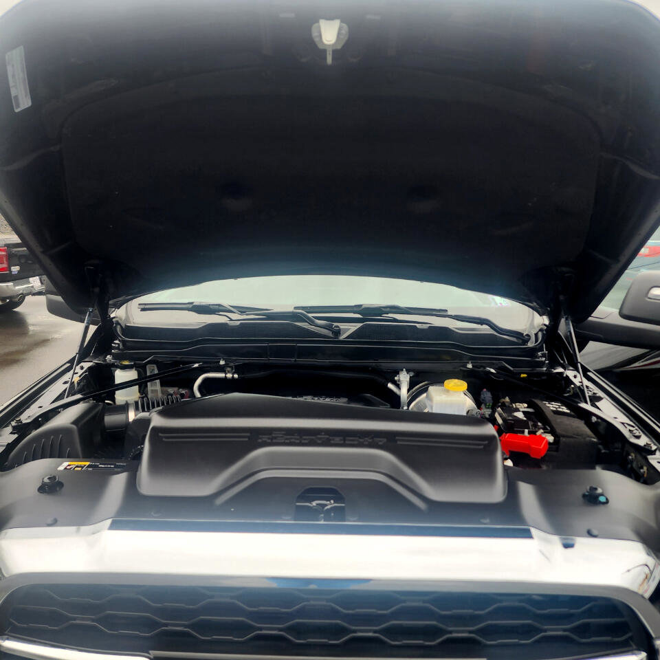 Used 2024 RAM 2500 Tradesman w/ Chrome Appearance Group image 16