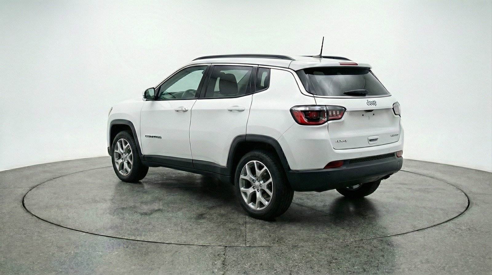 Used 2025 Jeep Compass Limited image 5