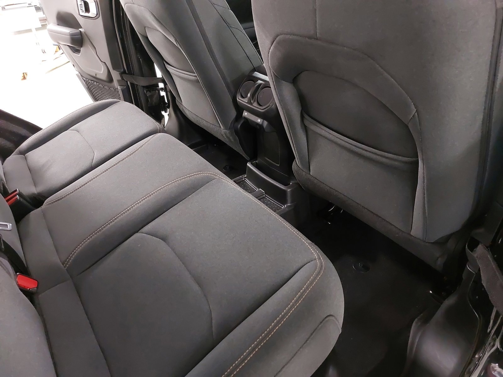 Used 2025 Jeep Wrangler Willys image 11