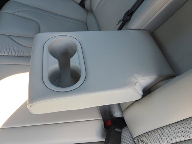 Used 2025 Hyundai Elantra Limited image 26