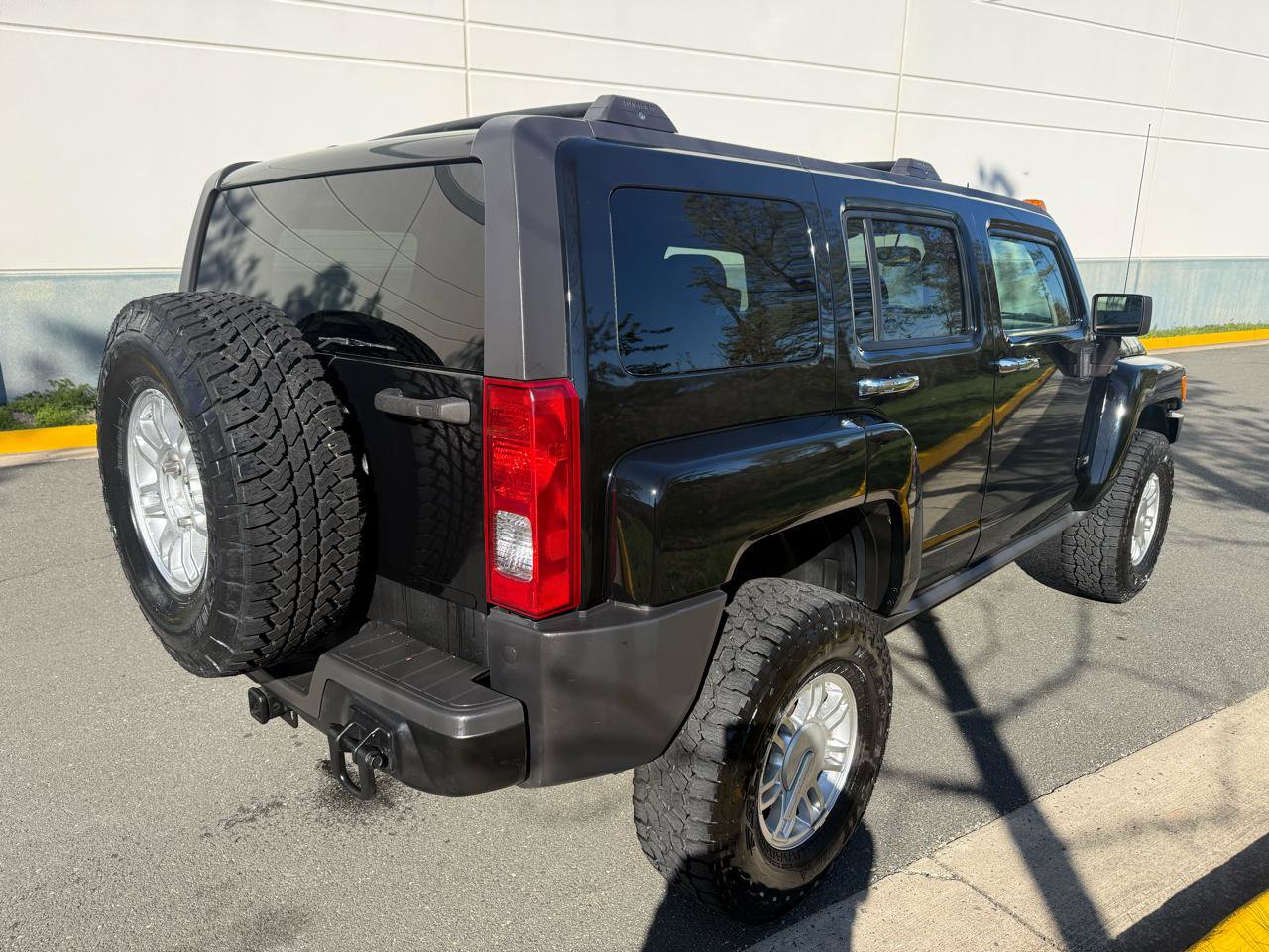 Used 2010 HUMMER H3 Adventure image 4