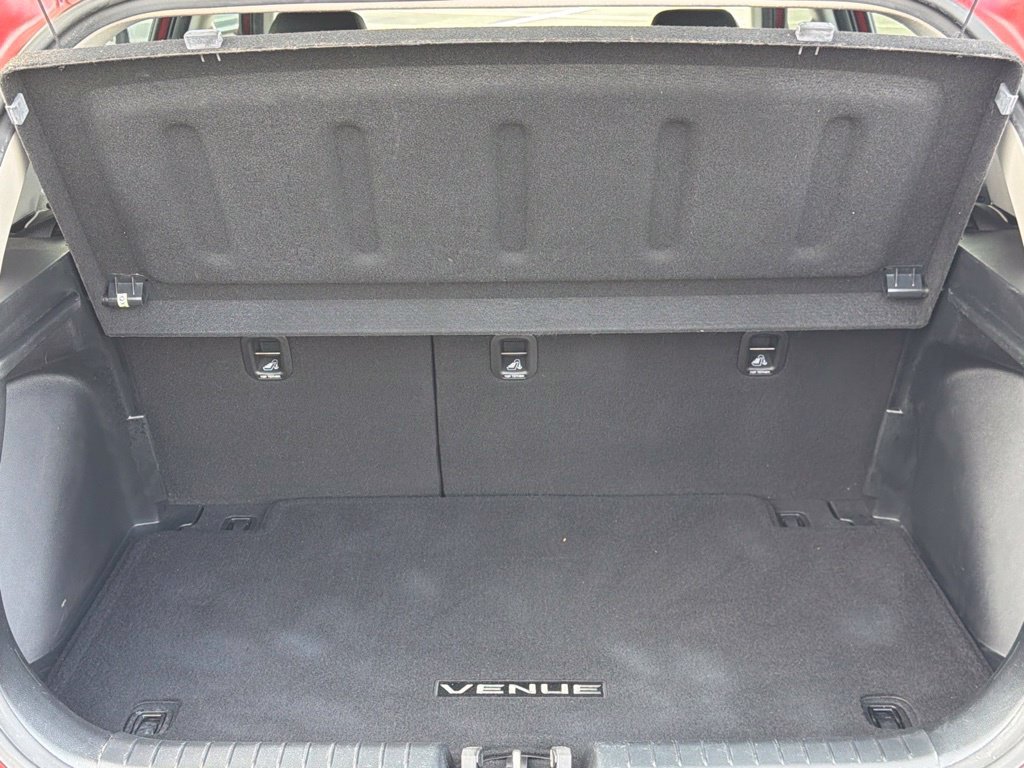Used 2022 Hyundai Venue Limited FWD image 8