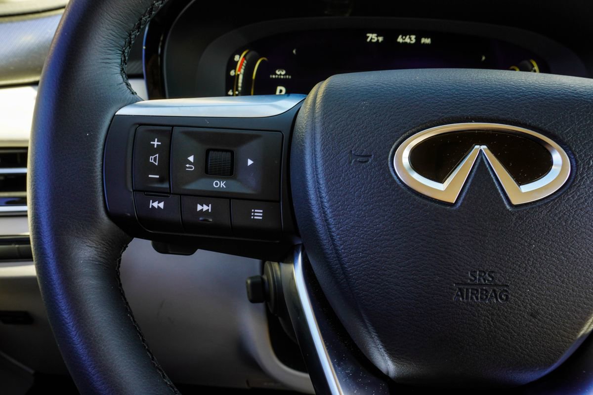 Certified 2026 INFINITI QX60 Luxe w/ Family Package FWD image 32