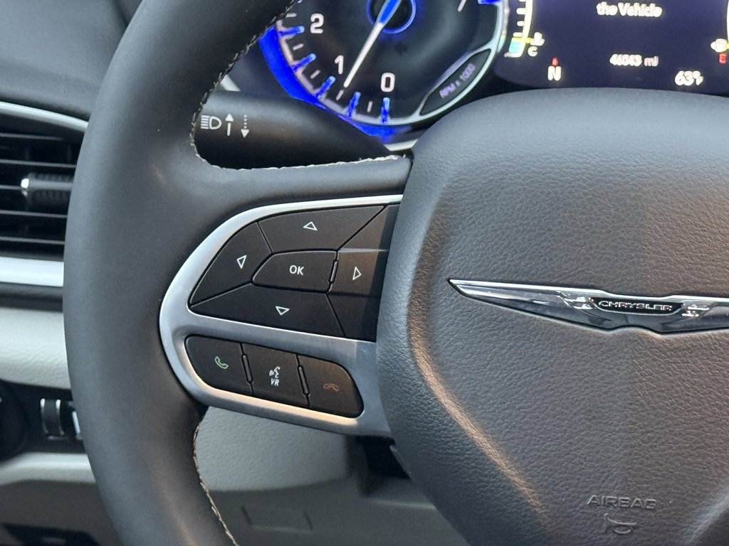 Used 2024 Chrysler Pacifica Touring-L image 25