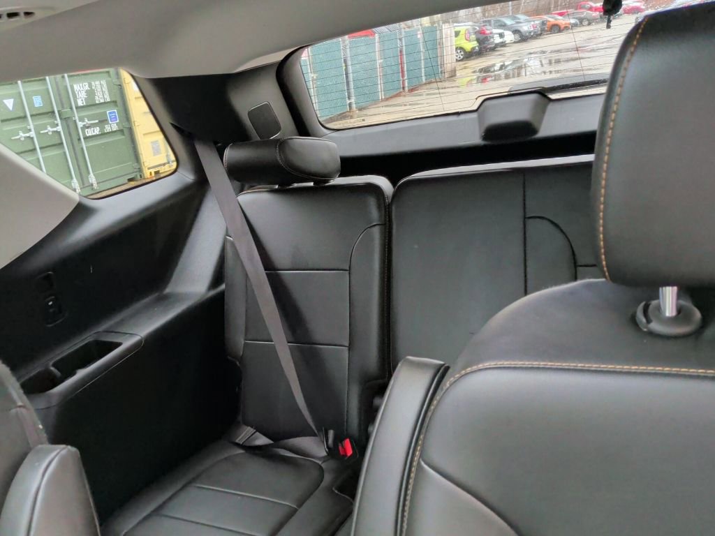 Used 2020 Chevrolet Traverse LT w/ LT Premium Package image 11