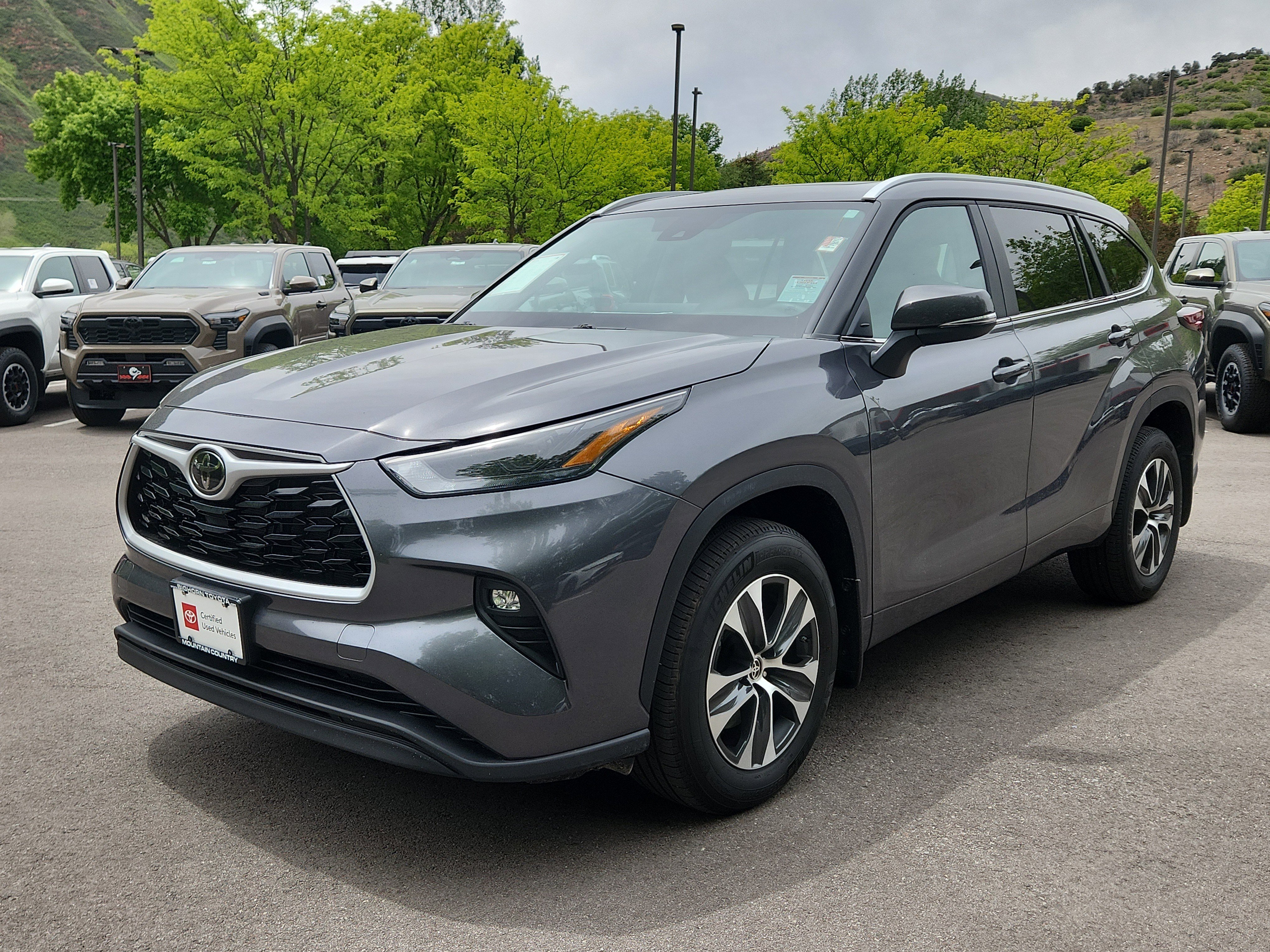 Certified 2025 Toyota Highlander XLE AWD/4WD image 4