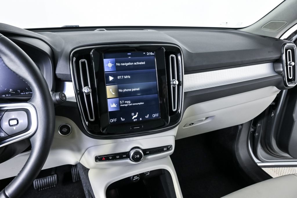 Used 2019 Volvo XC40 T5 Momentum image 13