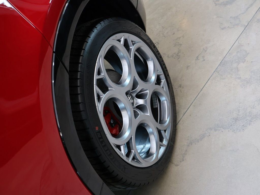 New 2025 Alfa Romeo Tonale w/ Premium Package AWD/4WD image 40